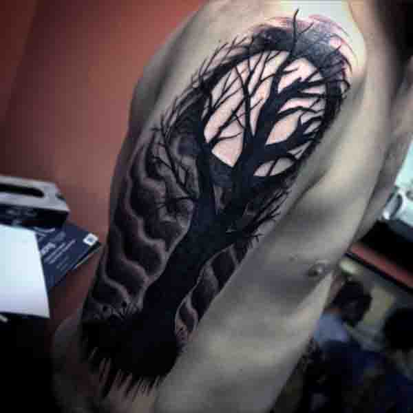 tatuaje luna para hombre 29
