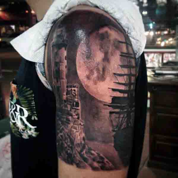 tatuaje luna para hombre 41