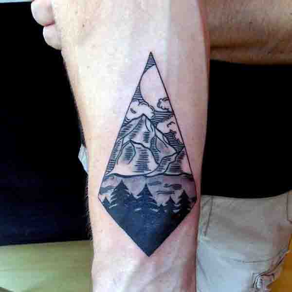tatuaje luna para hombre 48