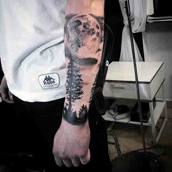 tatuaje luna para hombre 56