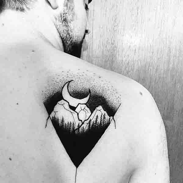tatuaje luna para hombre 57