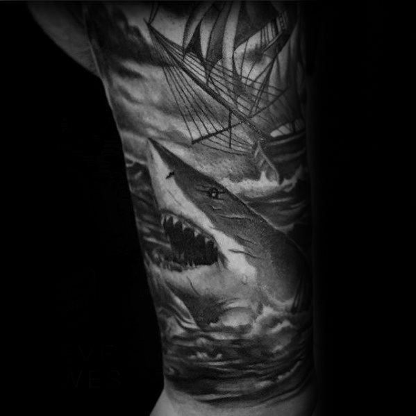 tatuaje manga tiburon para hombre 01