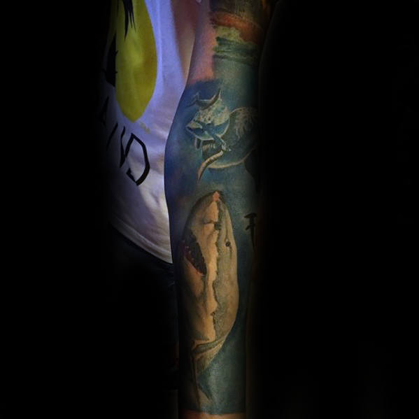 tatuaje manga tiburon para hombre 11