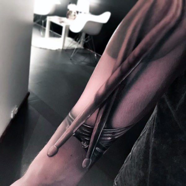 tatuaje musica para hombre 69