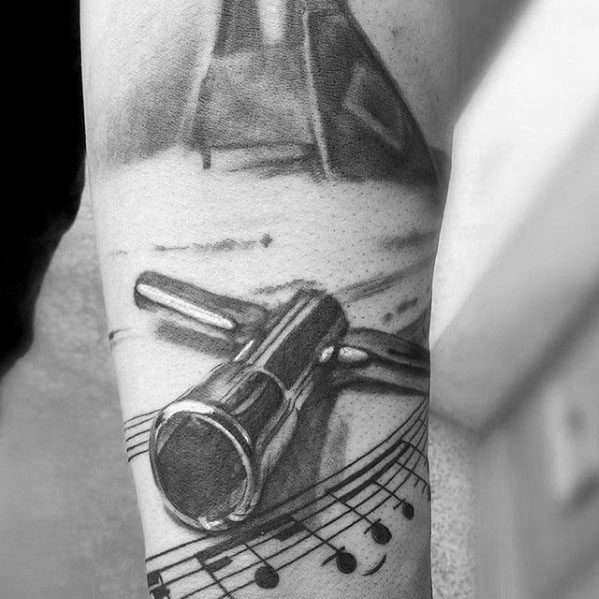 tatuaje musical para hombre 01