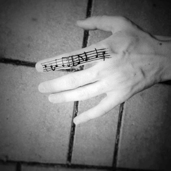 tatuaje musical para hombre 03