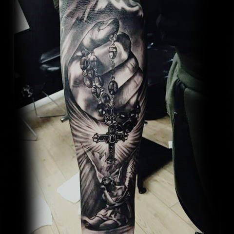 tatuaje rosario para hombre 06