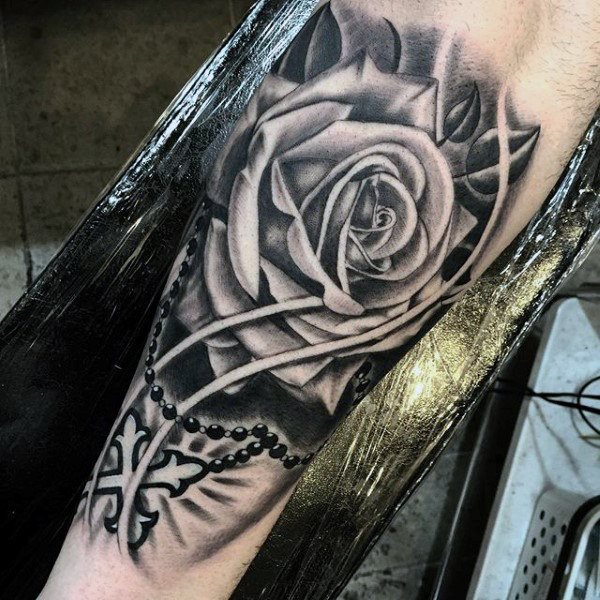 tatuaje rosario para hombre 11