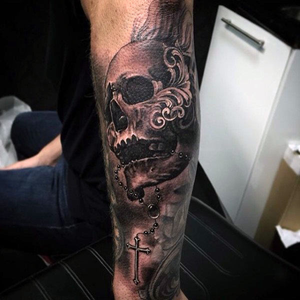 tatuaje rosario para hombre 19