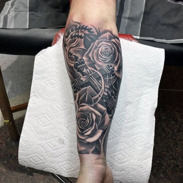 tatuaje rosario para hombre 22