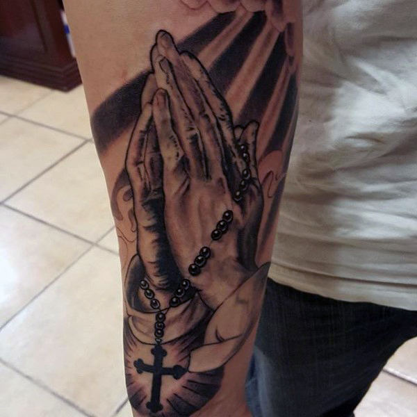 tatuaje rosario para hombre 36