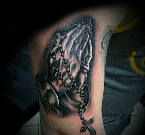 tatuaje rosario para hombre 48