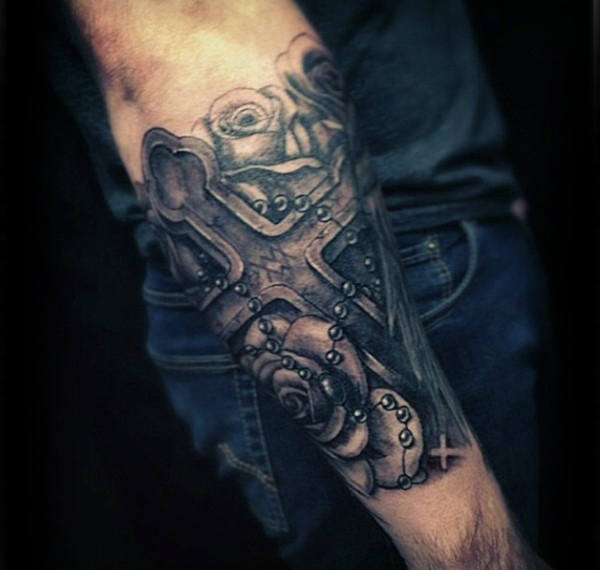 tatuaje rosario para hombre 51