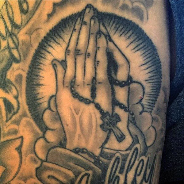 tatuaje rosario para hombre 67
