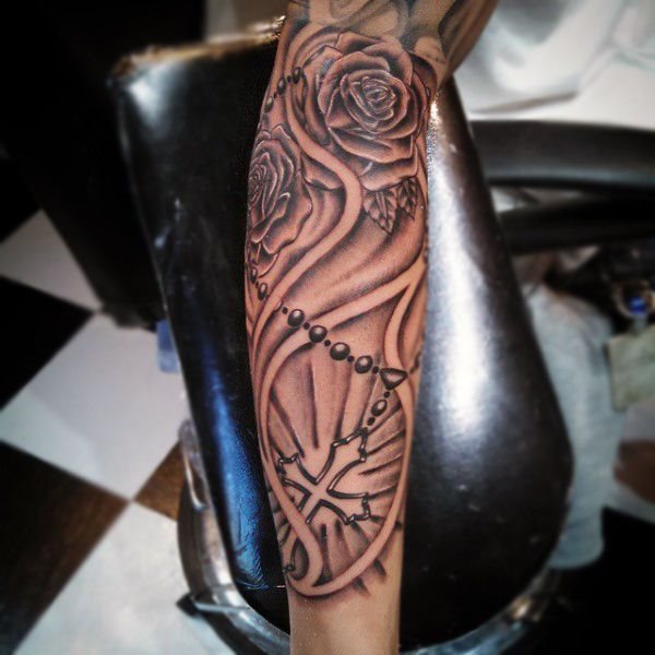 tatuaje rosario para hombre 83