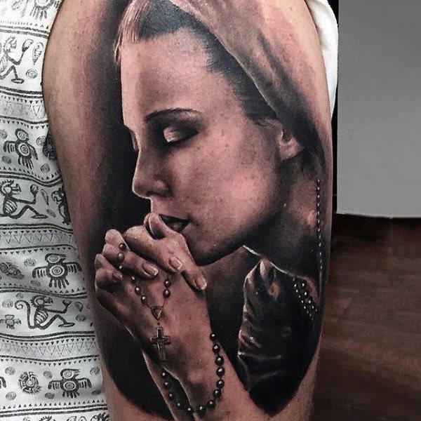 tatuaje rosario para hombre 93