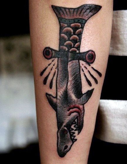 tatuaje tiburon para hombre 09