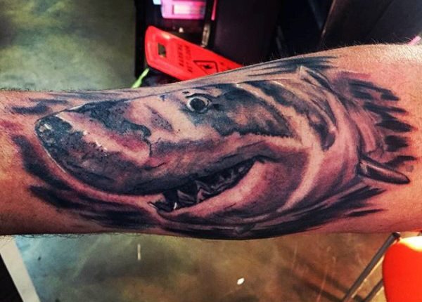 tatuaje tiburon para hombre 15