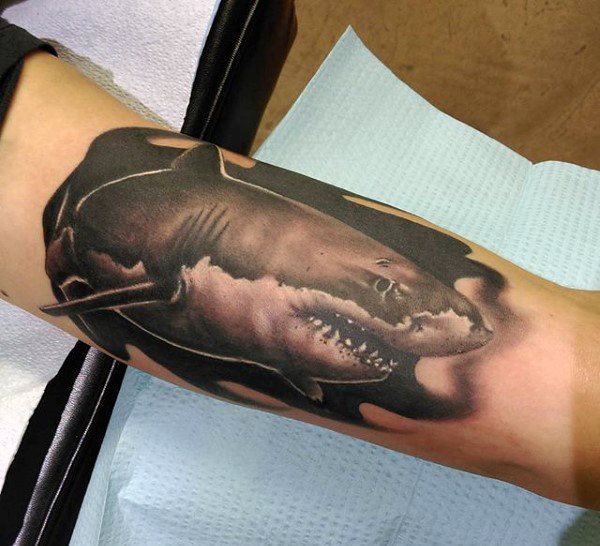 tatuaje tiburon para hombre 17