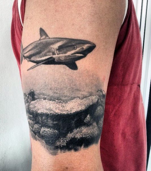 tatuaje tiburon para hombre 36