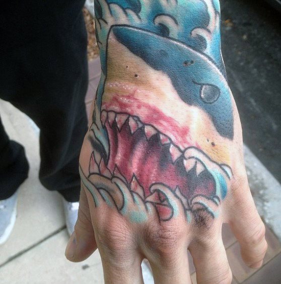 tatuaje tiburon para hombre 43