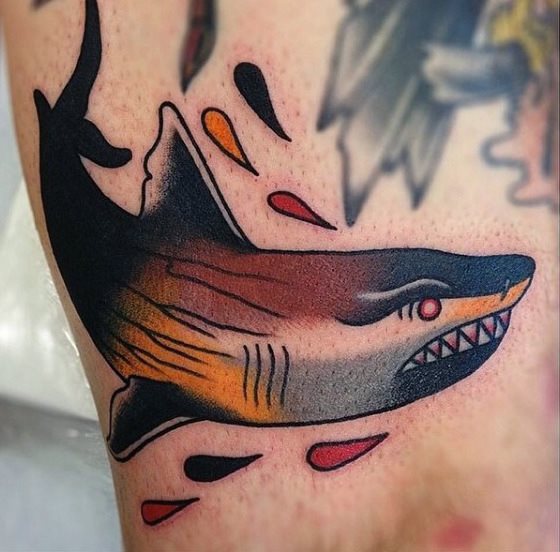 tatuaje tiburon para hombre 79