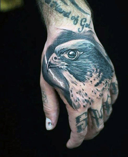 tatuaje aguila para hombre 39