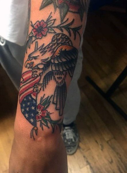 tatuaje aguila para hombre 41