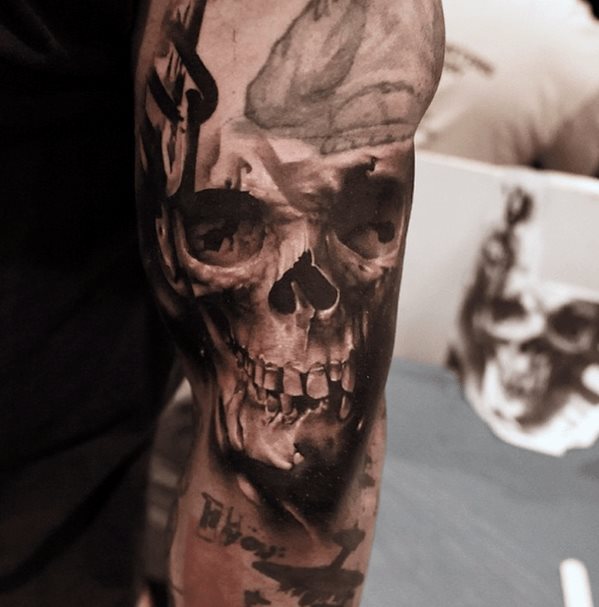 tatuaje calavera realista para hombre 31