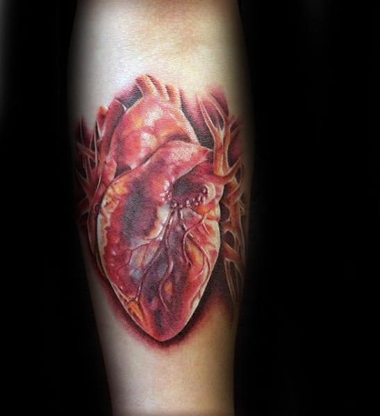 tatuaje corazon realista para hombre 02