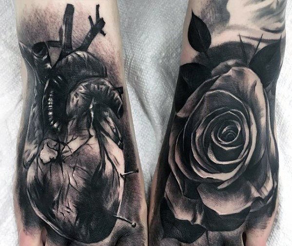 tatuaje corazon realista para hombre 06
