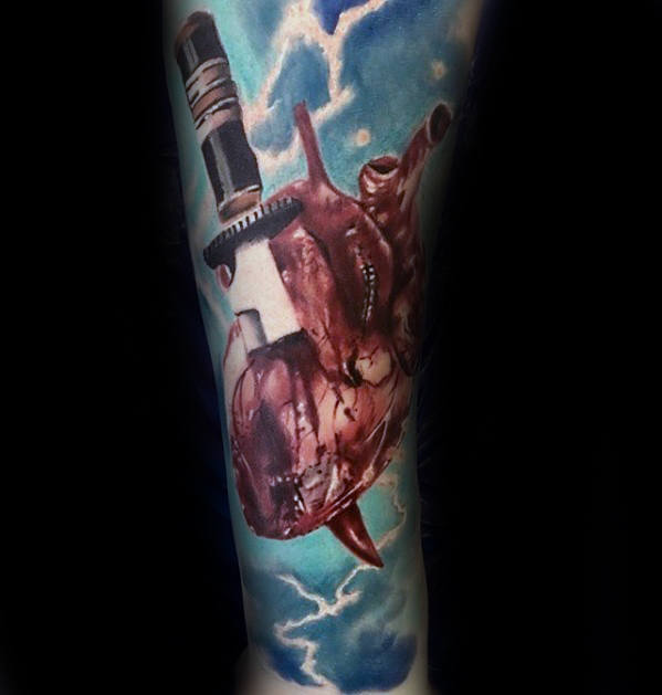 tatuaje corazon realista para hombre 08