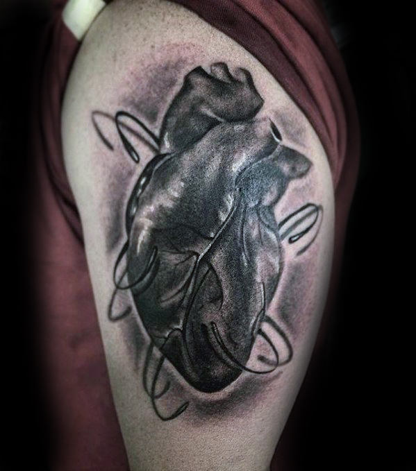 tatuaje corazon realista para hombre 16