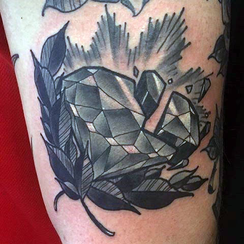 tatuaje diamante para hombre 05