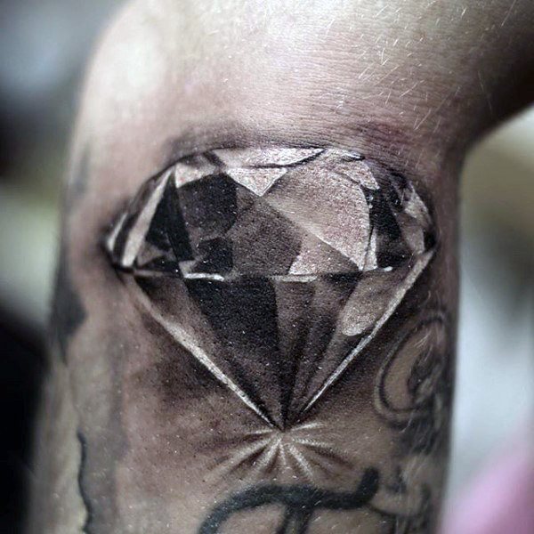 tatuaje diamante para hombre 34