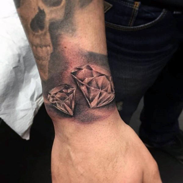 tatuaje diamante para hombre 44