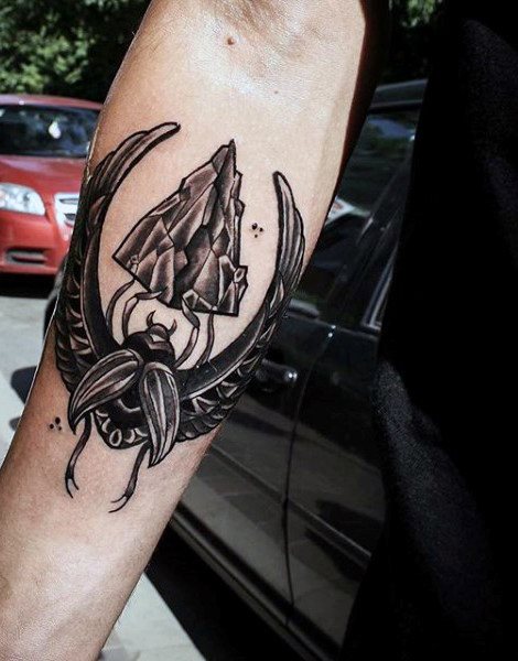 tatuaje egipcio para hombre 14