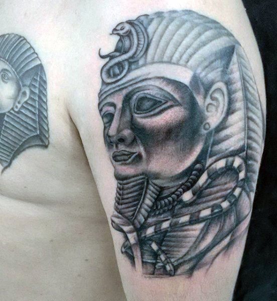 tatuaje egipcio para hombre 19