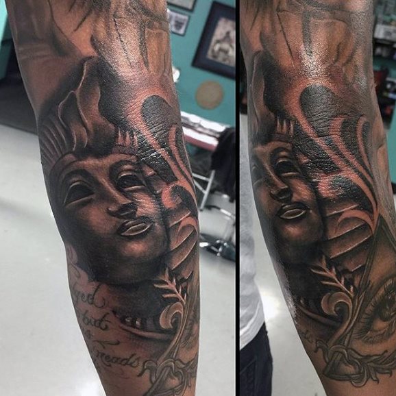 tatuaje egipcio para hombre 24