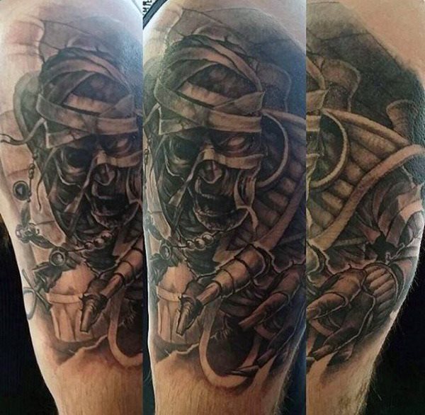 tatuaje egipcio para hombre 25