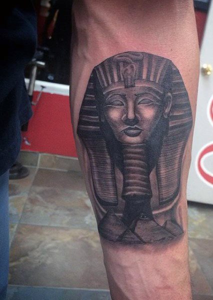 tatuaje egipcio para hombre 30