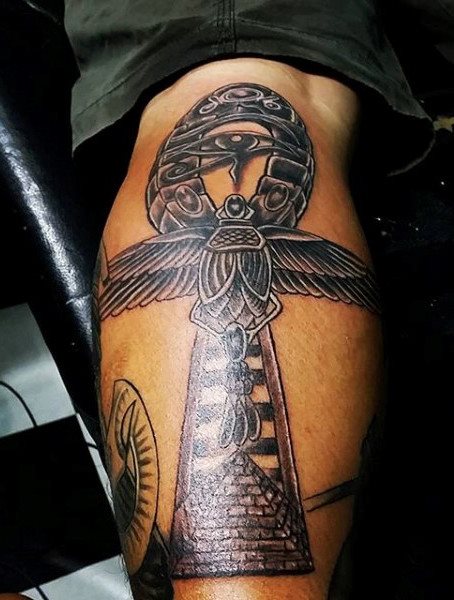 tatuaje egipcio para hombre 52
