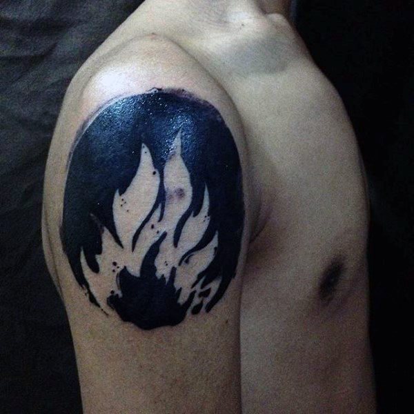 tatuaje fuego para hombre 44