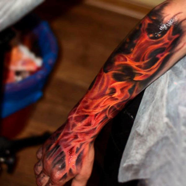 tatuaje fuego para hombre 53