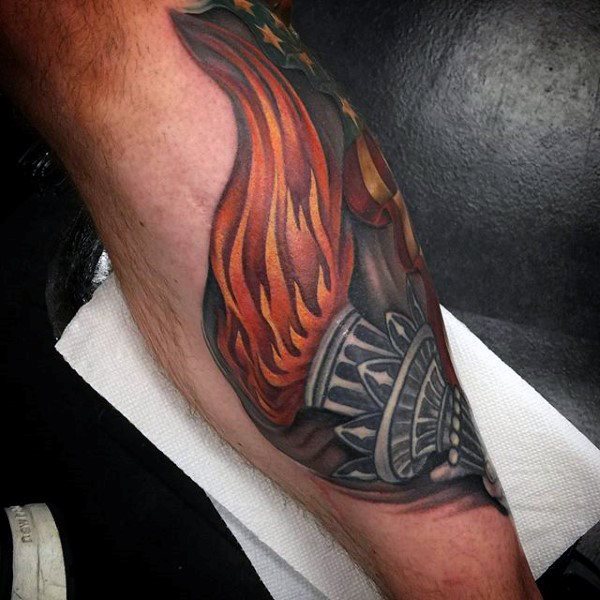 tatuaje fuego para hombre 69