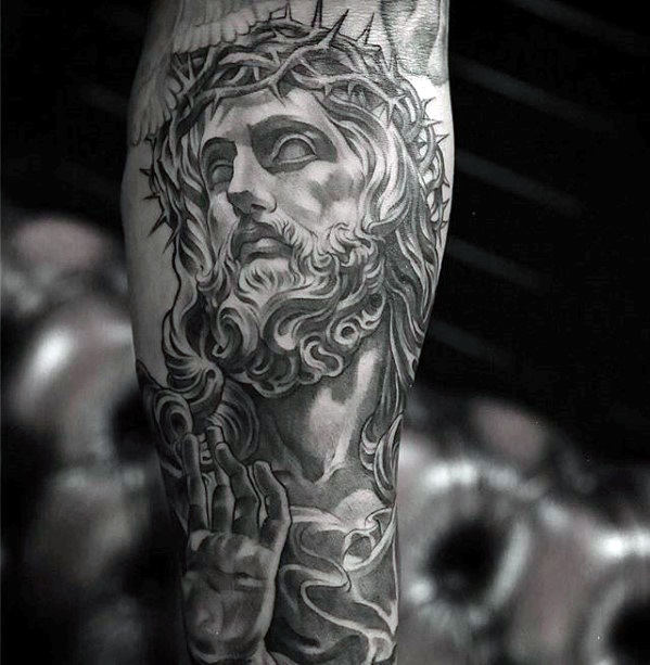 tatuaje jesus antebrazo para hombre 04