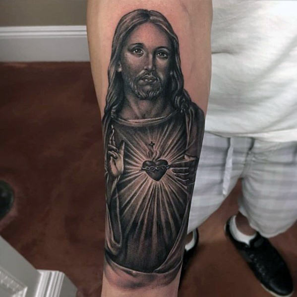 tatuaje jesus antebrazo para hombre 11