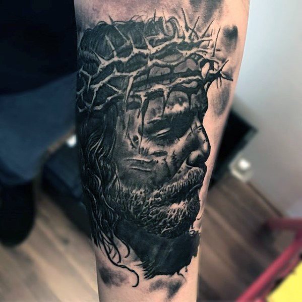 tatuaje jesus antebrazo para hombre 14