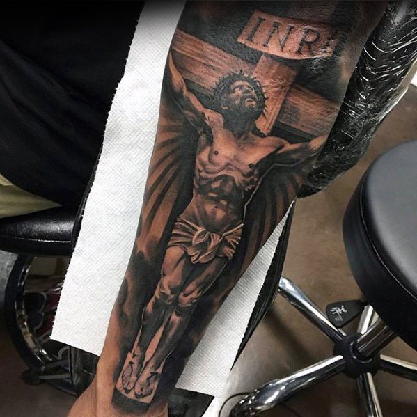 tatuaje jesus antebrazo para hombre 19