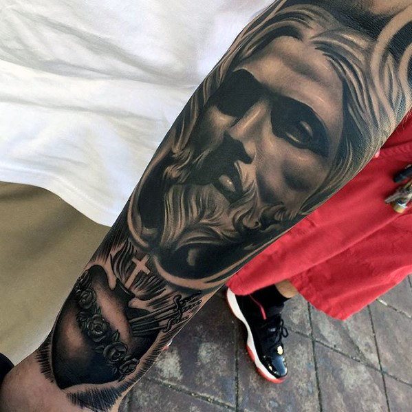 tatuaje jesus antebrazo para hombre 36